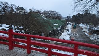 弘前城の本丸と二の丸をつなぐ橋