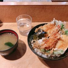 天丼　味噌汁付きで800円