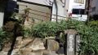 熱海七湯のひとつは道路沿いにさり気なく有りました