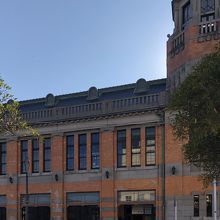 八角形の塔屋、オレンジ色