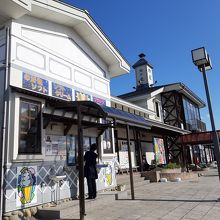 三陸鉄道陸中野田駅と一体になった≪道の駅 のだ≫にあります。