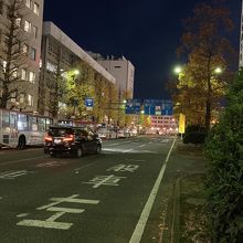 奥が「新潟駅」