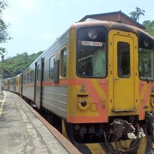 ４両編成のディーゼルカーで運行していた