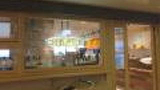 飛行機が見えます。