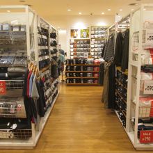 ユニクロ (モールオブアジア店)