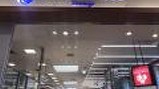 駅改札内の充実商業施設