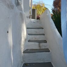 別所沼公園からの利用客が多く、階段から店内に入る例が多いです