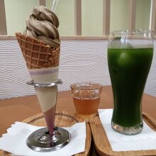 ほうじ茶ソフトクリームとグリーンティ