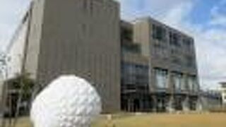 図書館とホールが造られています