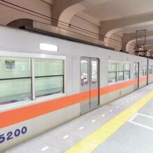 オレンジのラインがまたかっこいい