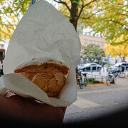 美味しいコーヒーとハンバーガーをいただきながら