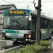 浜松駅から中田島砂丘行きのバスが20分に1本程度ある。