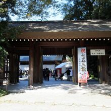 こちらの「瑞祥門(神門)」を抜けると…