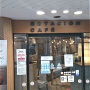 ＪＲ三ノ宮駅改札前の便利なカフェ