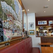 インテリアもパリの下町っぽい