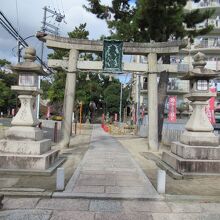 鳥居から参道