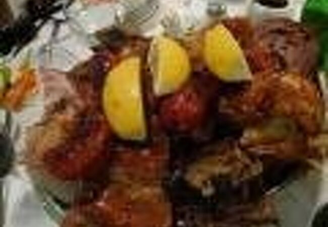 南米の南部（パンタナール）に広がるガウショ＜カウボーイ＞が平原で食べる「アサード（肉）料理」（ブエノスアイレス／ブラジル）