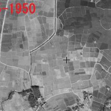 終戦後の航空写真です。戸田市役所付近には、建物が無く原野です