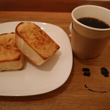 珈琲とアーモンドバタートースト