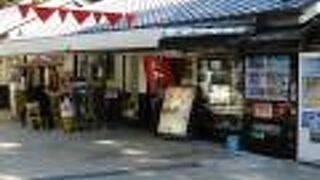 鐘楼「奈良太郎」の横