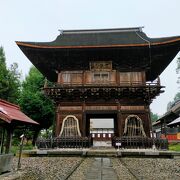 禅林街を代表する古刹の長勝寺は津軽藩の菩提寺