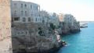 アドリア海と断崖絶壁