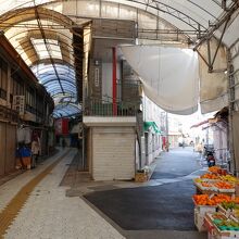 新天地市場本通り（早朝）