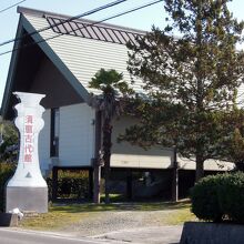 築山古墳の遺物を収納する