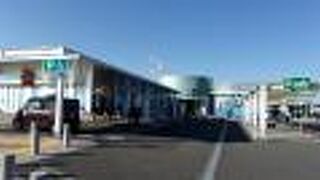 ドッグランもあるSAだが、山の中なので駐車台数はSAとしては少ない。