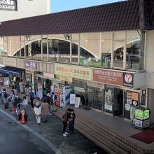 箱根湯本駅前の歩道橋から