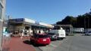 慢性的に混雑しているので、出来れば立ち寄りたくないPA