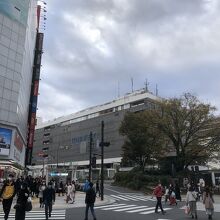 交差点側から。