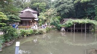 ひっそりと建っています