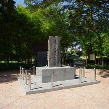 アユチヤ日本人町の跡と書かれた石碑