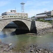 平戸の町と旧居留地を結ぶアーチ型の橋