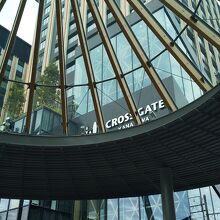 ビルはガラスばり