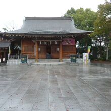 和楽備神社の本社殿です。立派な本社殿であり、端正な神社です