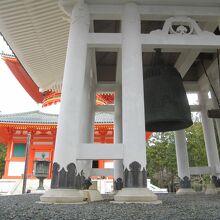 弘法大師発願の大塔の鐘です。１日に５回鳴り響きます