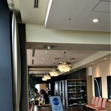 入口横に喫煙ブースが設置