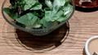 静かな場所にある