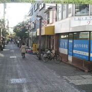 谷津駅そば、バラ園などのついでに懐かしい気分で町歩きを楽しめます