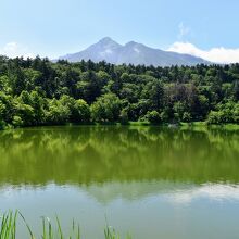 10時過ぎ、少し湖面が揺れています。
