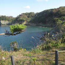 断崖絶壁の岬に庭園があります