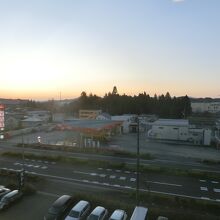 部屋からの日の出時の眺め