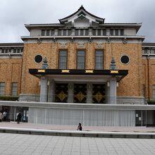 美術館の正面