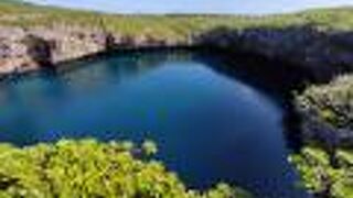 メキシコのセノーテだな。