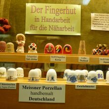 指ぬき博物館の展示品・・・マイセン製陶器も