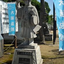 内蔵助の像も