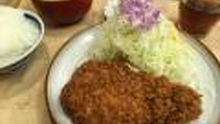 行列のとんかつ店