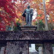 東郷平八郎が祀られている神社で紅葉が素晴らしいので有名です